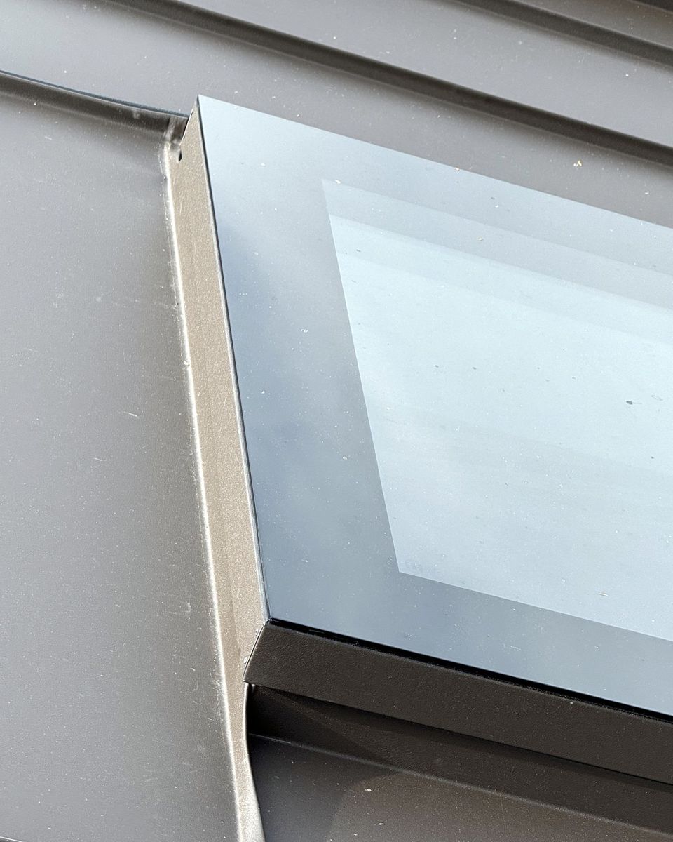 Close-up of the stepped glass edge of a GW120SG unit on a metal roof